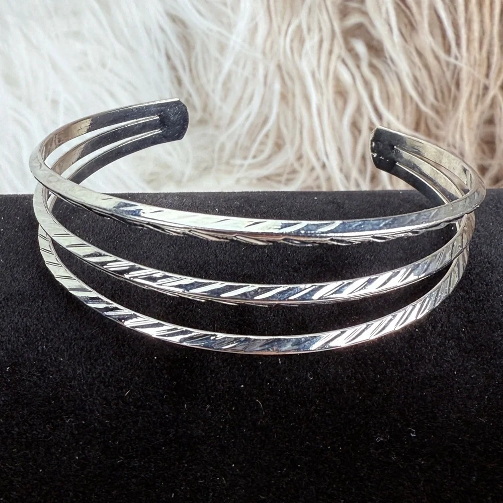 Vintage Silvertone bohemian chic cuff bracelet